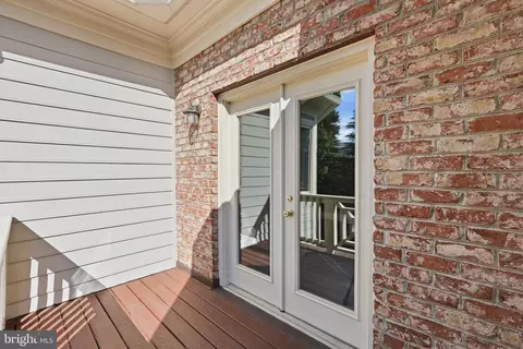 Exterior - 7818 Crownhurst Ct, Mclean, VA 22102 photo 7 of 10