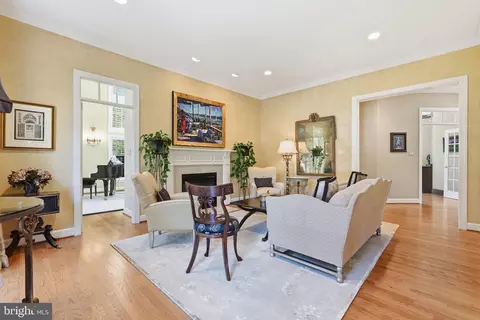 Living - 7818 Crownhurst Ct, Mclean, VA 22102 photo 1 of 4