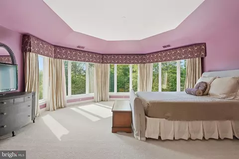 Bedroom - 7818 Crownhurst Ct, Mclean, VA 22102 photo 3 of 6