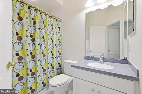 Bath - 7818 Crownhurst Ct, Mclean, VA 22102 photo 5 of 6