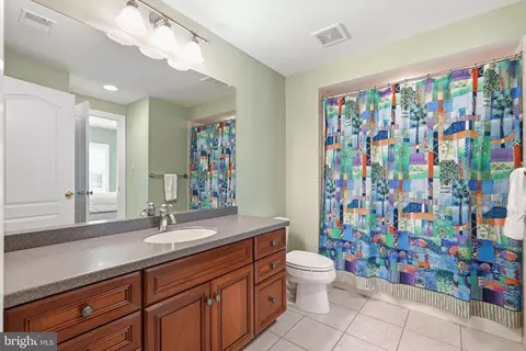 Bath - 7818 Crownhurst Ct, Mclean, VA 22102 photo 6 of 6