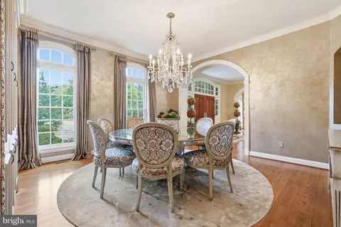 Dining - 7818 Crownhurst Ct, Mclean, VA 22102 photo 3 of 3