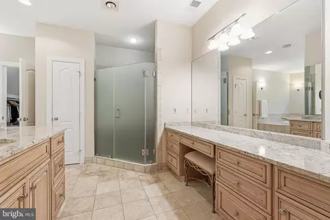 Bath - 7818 Crownhurst Ct, Mclean, VA 22102 photo 3 of 6