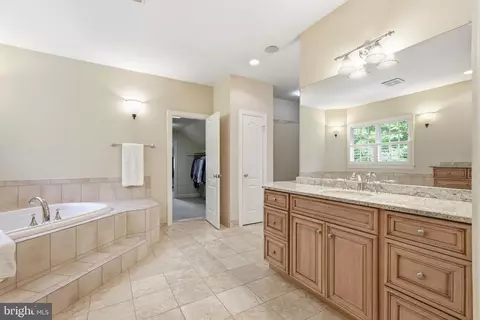 Bath - 7818 Crownhurst Ct, Mclean, VA 22102 photo 1 of 6