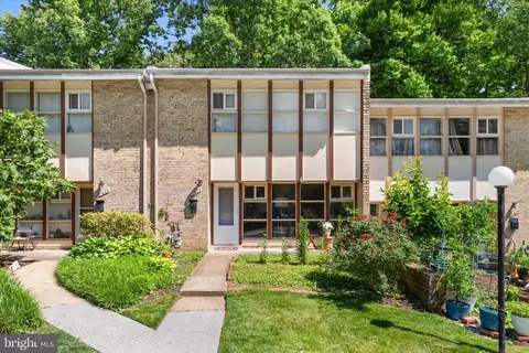 7877 Patriot Dr, Annandale, VA 22003