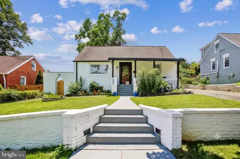 6813 Chestnut Ave, Falls Church, VA 22042
