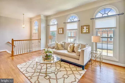 8026 Kidwell Town Ct, Vienna, VA 22182