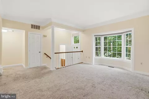 Living - 6537 Milva Ln, Springfield, VA 22150 photo 1 of 3