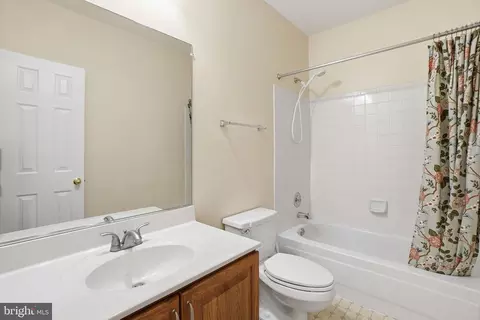 Bath - 6537 Milva Ln, Springfield, VA 22150 photo 2 of 3