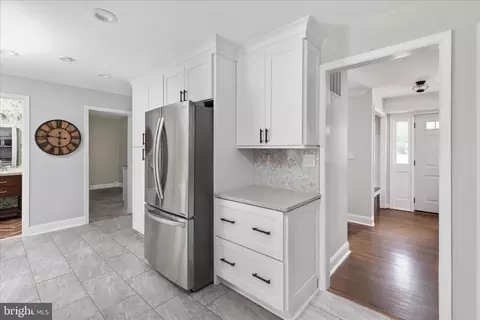 Entry Way - 9100 Donna Dean Dr, Springfield, VA 22153 photo 4 of 8
