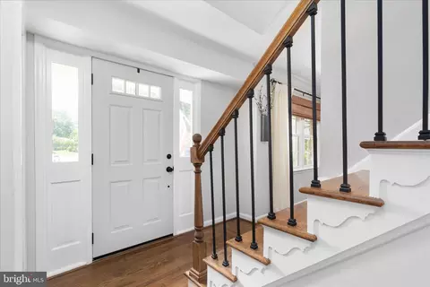 Entry Way - 9100 Donna Dean Dr, Springfield, VA 22153 photo 3 of 8