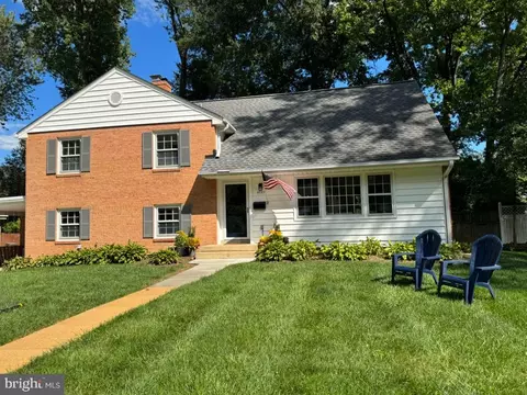 8505 Stable Dr, Alexandria, VA 22308