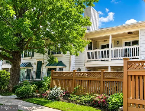 6090 B Essex House Sq #B, Alexandria, VA 22310