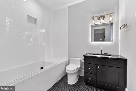 Bath - 7002 River Oaks Dr, Mclean, VA 22101 photo 6 of 9
