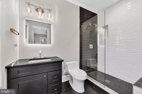 Bath - 7002 River Oaks Dr, Mclean, VA 22101 photo 7 of 9