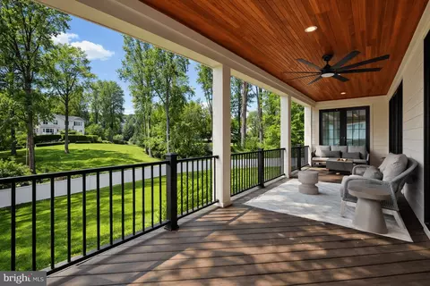Exterior - 7002 River Oaks Dr, Mclean, VA 22101 photo 2 of 4