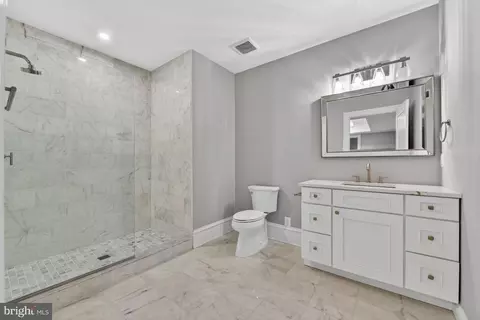Bath - 7002 River Oaks Dr, Mclean, VA 22101 photo 9 of 9