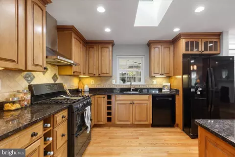 Kitchen - 6163 Kellogg Dr, Mclean, VA 22101 photo 1 of 5
