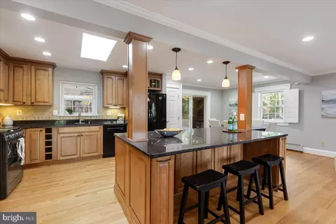 Kitchen - 6163 Kellogg Dr, Mclean, VA 22101 photo 2 of 5