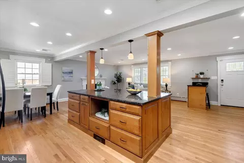 Kitchen - 6163 Kellogg Dr, Mclean, VA 22101 photo 4 of 5