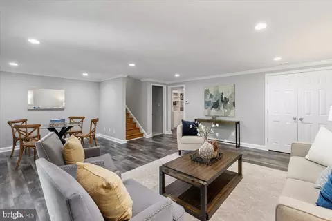 Living - 6163 Kellogg Dr, Mclean, VA 22101 photo 6 of 6