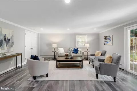 Living - 6163 Kellogg Dr, Mclean, VA 22101 photo 5 of 6
