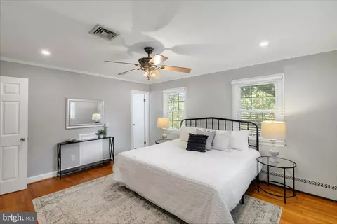 Bedroom - 6163 Kellogg Dr, Mclean, VA 22101 photo 2 of 8