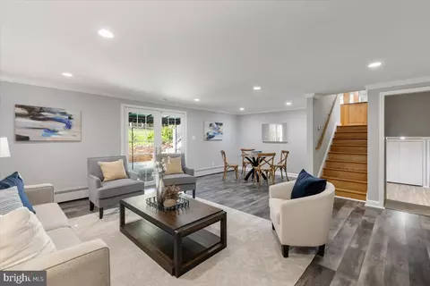 Living - 6163 Kellogg Dr, Mclean, VA 22101 photo 4 of 6
