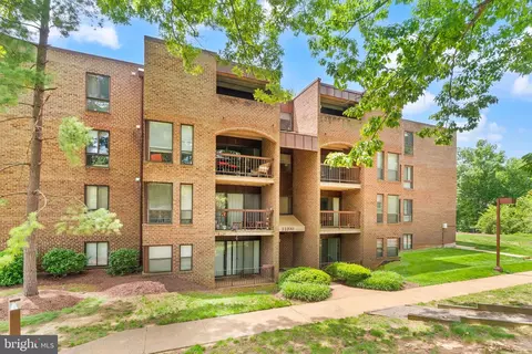 11200 Chestnut Grove Sq #302, Reston, VA 20190
