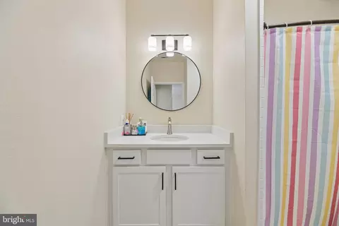 Bath - 1591 Spring Gate Dr #3311, Mclean, VA 22102 photo 1 of 2
