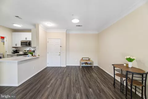 Living - 1591 Spring Gate Dr #3311, Mclean, VA 22102 photo 1 of 5