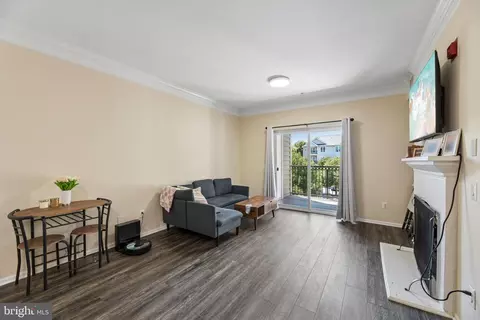 Living - 1591 Spring Gate Dr #3311, Mclean, VA 22102 photo 3 of 5