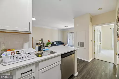 Kitchen - 1591 Spring Gate Dr #3311, Mclean, VA 22102 photo 2 of 3