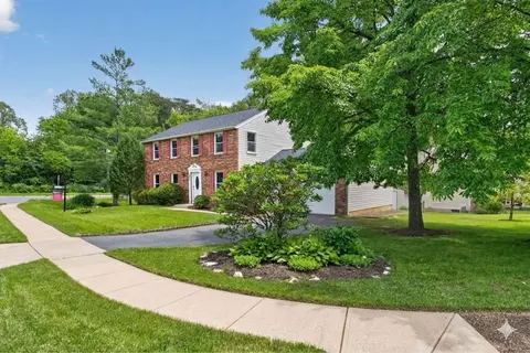 Exterior - 9501 Ironmaster Dr, Burke, VA 22015 photo 4 of 7