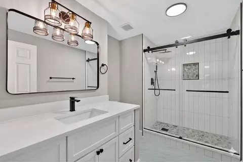 Bath - 9501 Ironmaster Dr, Burke, VA 22015 photo 1 of 2