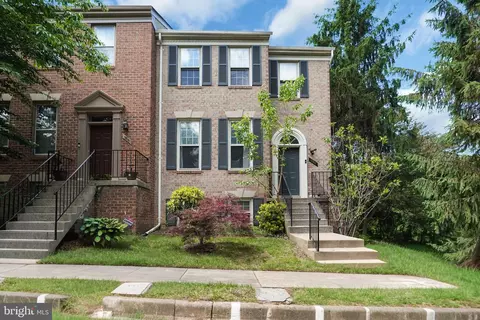 12300 Quiet Hollow Ct, Fairfax, VA 22033