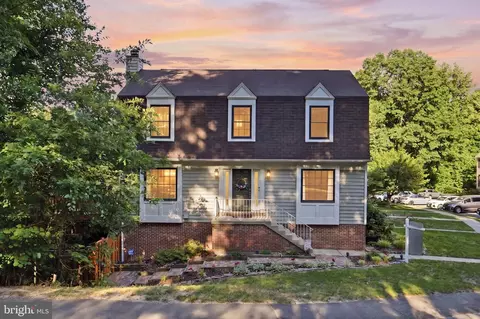 7660 Southern Oak Dr, Springfield, VA 22153
