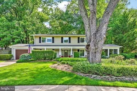 5104 Southampton Dr, Annandale, VA 22003