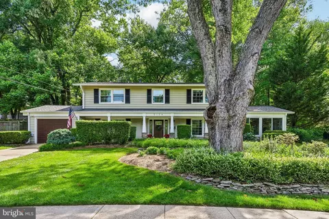 5104 Southampton Dr, Annandale, VA 22003