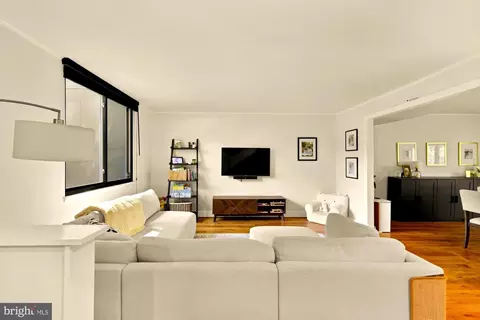 11170 Forest Edge Dr, Reston, VA 20190