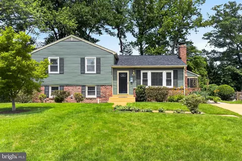 1210 Croton Dr, Alexandria, VA 22308