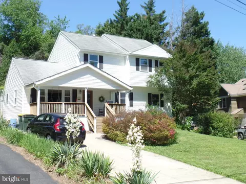 7730 Leonard Dr, Falls Church, VA 22043