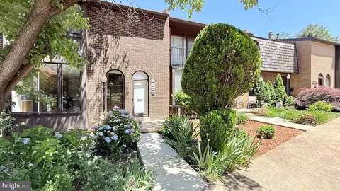 4933 Oriskany Dr, Annandale, VA 22003