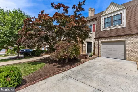 6308 Chaucer View Cir, Alexandria, VA 22304