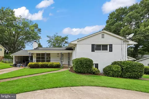 4802 Ravensworth Rd, Annandale, VA 22003