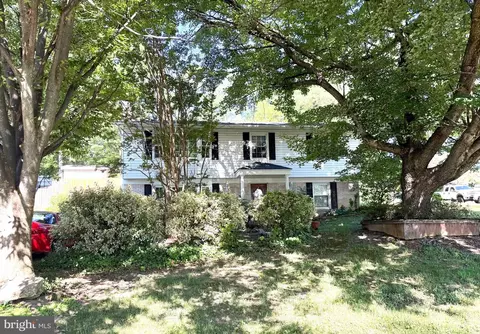 7941 Harwood Pl, Springfield, VA 22152