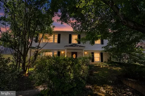 7941 Harwood Pl, Springfield, VA 22152
