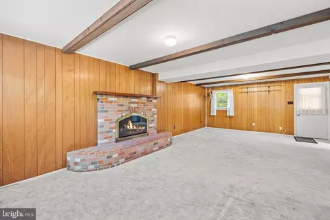 Living - 6914 Hadlow Dr, Springfield, VA 22152 photo 6 of 8