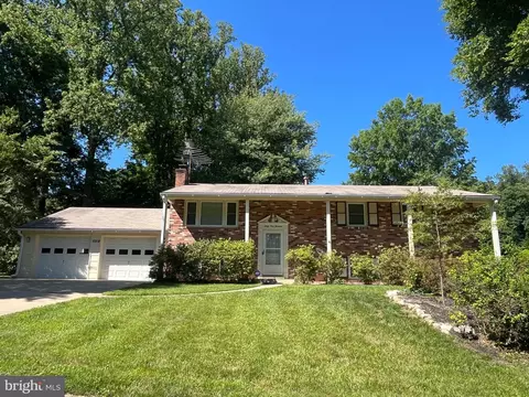6914 Hadlow Dr, Springfield, VA 22152