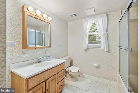 Bath - 6914 Hadlow Dr, Springfield, VA 22152 photo 4 of 4